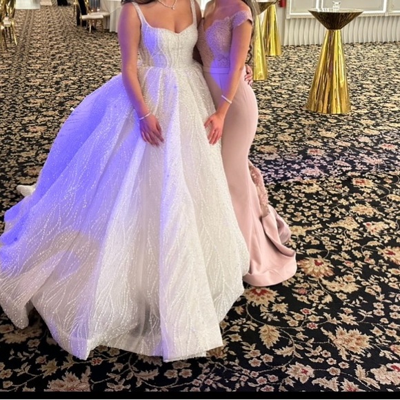 Custom design wedding dress from Turkey. - Picture 2 of 4